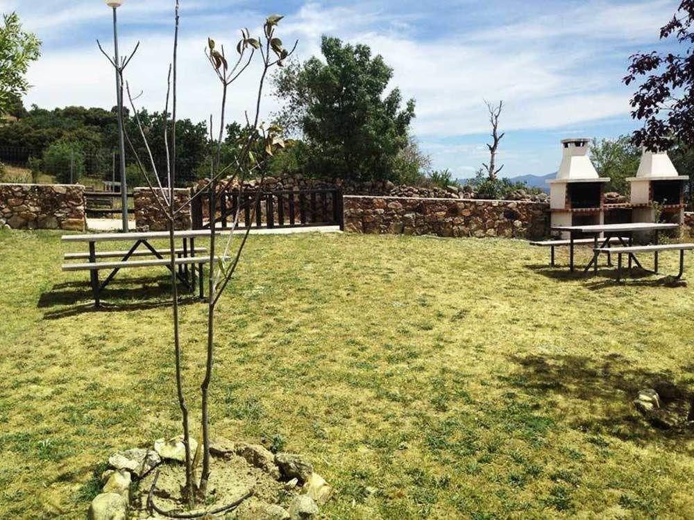 Las Casitas De La Poza Konuk evi Gargantilla del Lozoya Dış mekan fotoğraf
